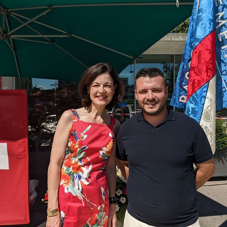 Regine Sauter mit FDP Parteipräsident Ylli DOKO